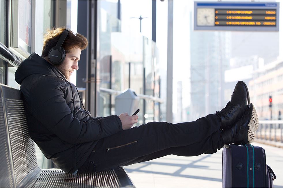 Panasonic RBHF520BE-K Overhead Wireless & Stereo Headphones